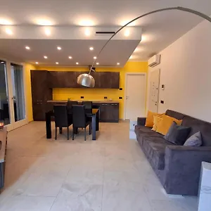 Casa Di Como. , Como Italy